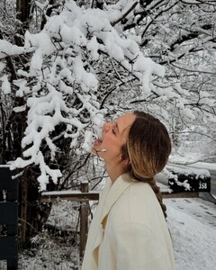 [2024.12.04] josephineskriver_469131764_2029657307455268_8249364551760636375_n.jpg