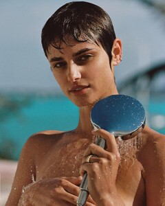 [2024.12.04] lavarice.swim_469014621_1114760360370038_782360125841836537_n.jpg