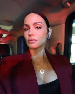 [2024.12.05] sofiaresing_469578579_1087468349829142_3304524721813315198_n.jpg