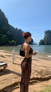 [2024.12.09] haileygrice_3519460624072196017.jpg