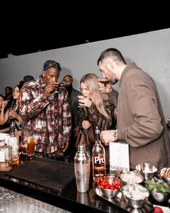 [2024.12.09] kevinlove_469900414_1091857402210071_1154204611309459355_n.jpg