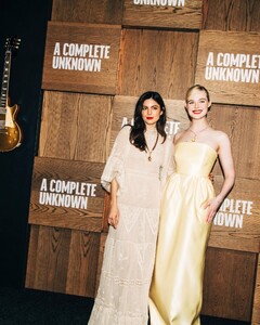 [2024.12.14] smallgirlbiglens_470085623_1120098513105814_4275025609933292111_n.jpg