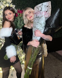 [2024.12.15] madmaven_470659482_18475280425003254_8154492402753449525_n.jpg