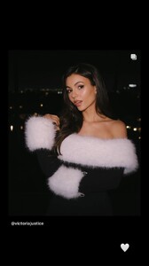[2024.12.16] victoriajustice_3524024461468987257.jpg