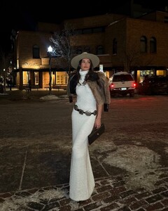 [2024.12.18] kelseymerritt_470900156_841660694619882_3820727482832306604_n.jpg