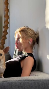 [2024.12.18] stellamaxwell_470897359_1112718597101477_7107232771631873477_n.jpg