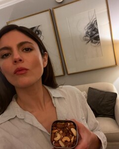 [2024.12.19] monicabarbaro_470921990_1636310227262453_6316540690041479370_n.jpg