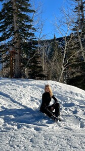 [2024.12.21] ally.m.mason_470915333_1006816861206329_5322154024567758614_n.jpg