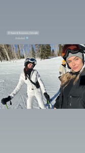 [2024.12.21] ally.m.mason_470922040_470127915736670_4873206891844145552_n.jpg