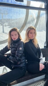 [2024.12.22] ally.m.mason_470922055_1123157405845613_417973964150567473_n.jpg