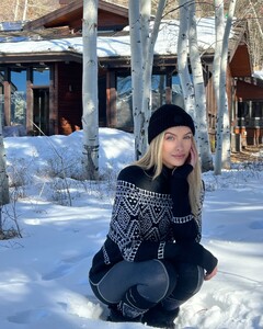 [2024.12.23] ally.m.mason_471450000_1309511836729631_7902951940456434754_n.jpg