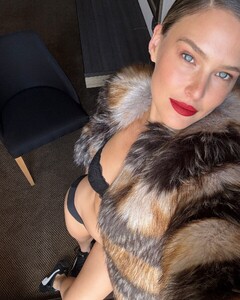 [2024.12.23] barrefaeli_470894556_903557345226882_7561056365248457857_n.jpg