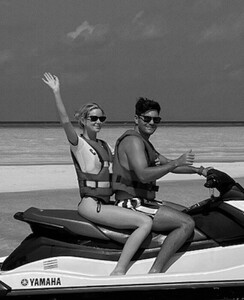 [2024.12.24] hannahg11_471358636_3998897287102076_4082954634717313626_n.jpg