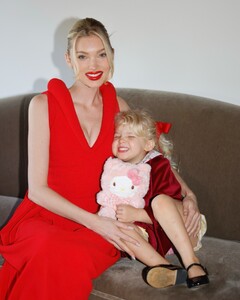 [2024.12.24] hoskelsa_471547896_1317157852798034_3124007386264202680_n.jpg