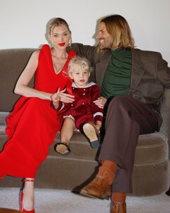 [2024.12.24] hoskelsa_471655091_1675640469973206_7475899423174980588_n.jpg