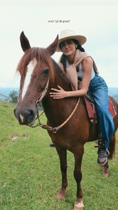 [2024.12.24] sofiaresing_471659994_877745554566597_7136703427403710900_n.jpg