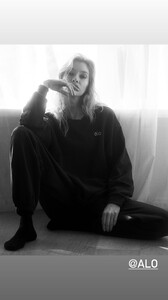 [2024.12.24] stellamaxwell_s470974663_1097446595495990_5047670855256586369_n.jpg