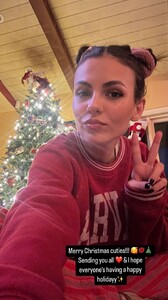 [2024.12.25] victoriajustice_471476607_509723375560242_1756627980776869194_n.jpg
