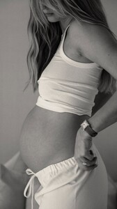 [2024.12.12] katelove_3521714277909720920.jpg