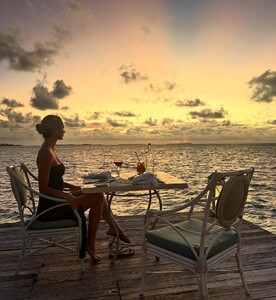 [2024.12.12] lindsaydemyan_469947461_1497348890928098_9213373273424745992_n.jpg