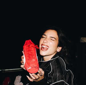 541458923_dualipa-7.jpg