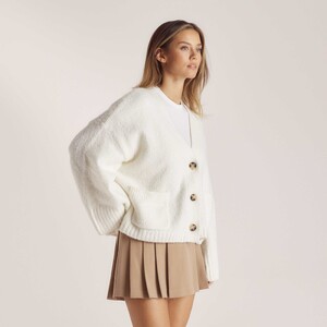 6CremeOversizedCardigan-Nicola.thumb.jpg.b633e28fbed754e60500a9f2d7b9bb9b.jpg