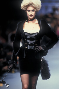 ChantalThomass1992FW8.thumb.jpg.0cbd07ea240d0f8b1dfecac9f4373f4b.jpg