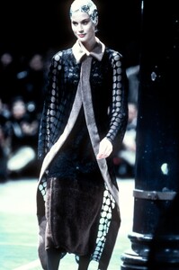 CommedesGarcons1993WomenRTW4.thumb.jpg.5df66cb1870ae526269f7482eca01c66.jpg