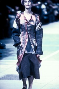 CommedesGarcons1993WomenRTW6.thumb.jpg.27794a4e9635cdb2749f41fbac0c57a1.jpg