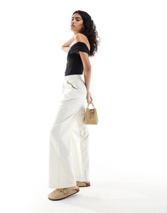 Giovanna Pinho ASOS Stradivarius 206421964-2.jpg