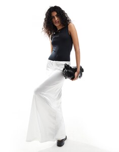 Giovanna Pinho ASOS Stradivarius 206550572-3.jpg