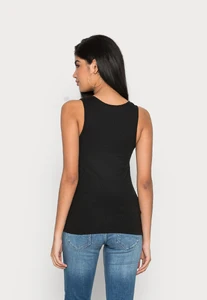 Giovanna Pinho Pepe Jeans 3.jpg