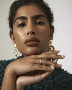 Giovanna Pinho megamodel 02.jpg