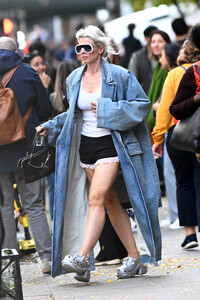 Julia_Fox_out_in_New_York_11-07-2024__13_.jpg