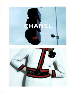 Lagerfeld_Chanel_Fall_Winter_2001_02_01.thumb.png.deb9d63b5ca157bd5505d610b281c819.png