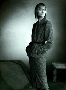 Meisel_Max_Mara_Fall_Winter_2001_02_01.thumb.png.6e0d810413edb507076c5591ccf3c3cb.png