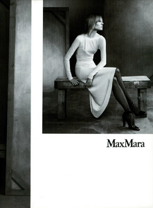 Meisel_Max_Mara_Fall_Winter_2001_02_02.thumb.png.0ef2860c0db87eec6839a5acabcdf48a.png