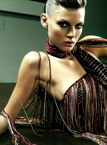 Mert__Marcus_Missoni_Fall_Winter_2001_02_01.thumb.png.cdca29e1a2444ac664725af1c654ac9a.png