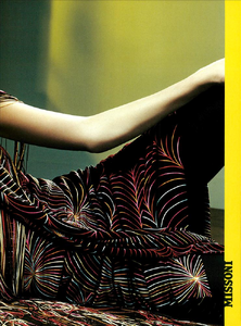 Mert__Marcus_Missoni_Fall_Winter_2001_02_02.thumb.png.d5f13a7aa3904b8800eb570dd1c74a0d.png