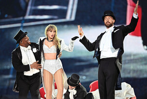 Taylor Swift - Us Weekly [2024.12.16] 5.jpg