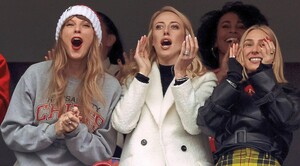 Taylor Swift - Us Weekly [2024.12.16] 6.jpg