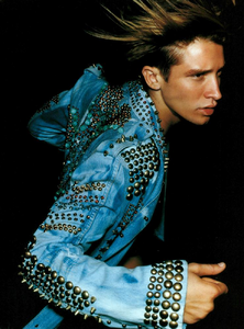 Testino_Roberto_Cavalli_Fall_Winter_2001_02_05.thumb.png.51f9b35fcafad2049e899f030c3e30cb.png