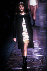 VersusbyDonatella1999WomenRTW54.thumb.jpg.ed9ad483360f3a0e4e62c2074f43e455.jpg