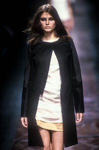 VersusbyDonatella1999WomenRTW56.thumb.jpg.2f986602d7e061f1d04e816446af977e.jpg
