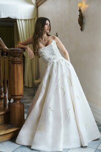 anne-barge-spring-2025-bridal-collection-10-DAUPHINE-front.jpg