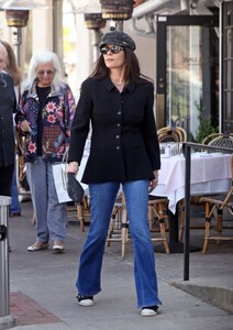catherine-zeta-jones-at-tre-lune-in-montecito-03-17-2024-5.jpg