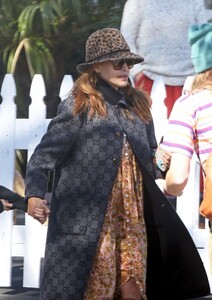 eva-mendes-out-and-about-in-santa-barbara-01-25-2024-0.jpg