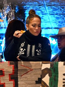 jennifer-lopez-brings-luxe-alpine-glamour-to-aspen-in-head-to-toe-designer-ensemble-0.jpg