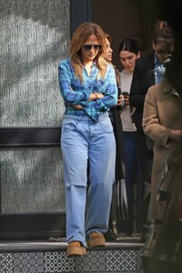 jennifer-lopez-goes-house-hunting-in-brentwood-and-beverly-hills-12-06-2024-3.jpg