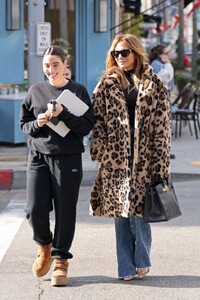jennifer-lopez-out-form-coffee-with-her-assistant-in-beverly-hills-12-03-2024-9.jpg